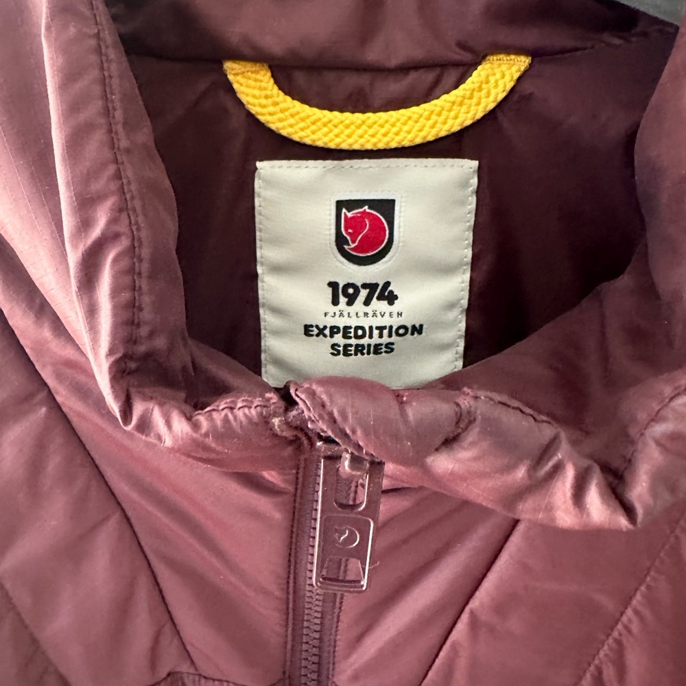 Fjallraven Women's 1974 Expedition Jacket in Burgundy - Picture 9 of 9